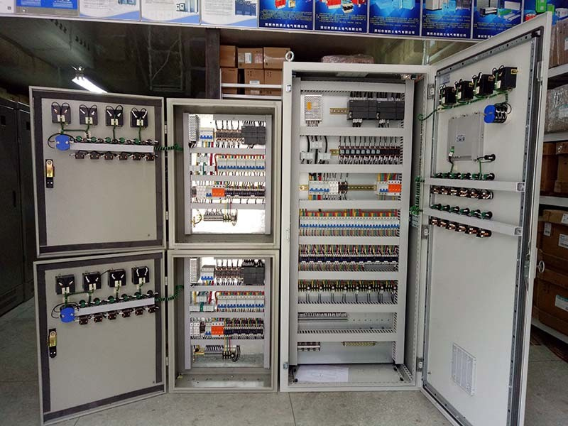 PLC輸入端24V，輸出端220V，該怎么接線